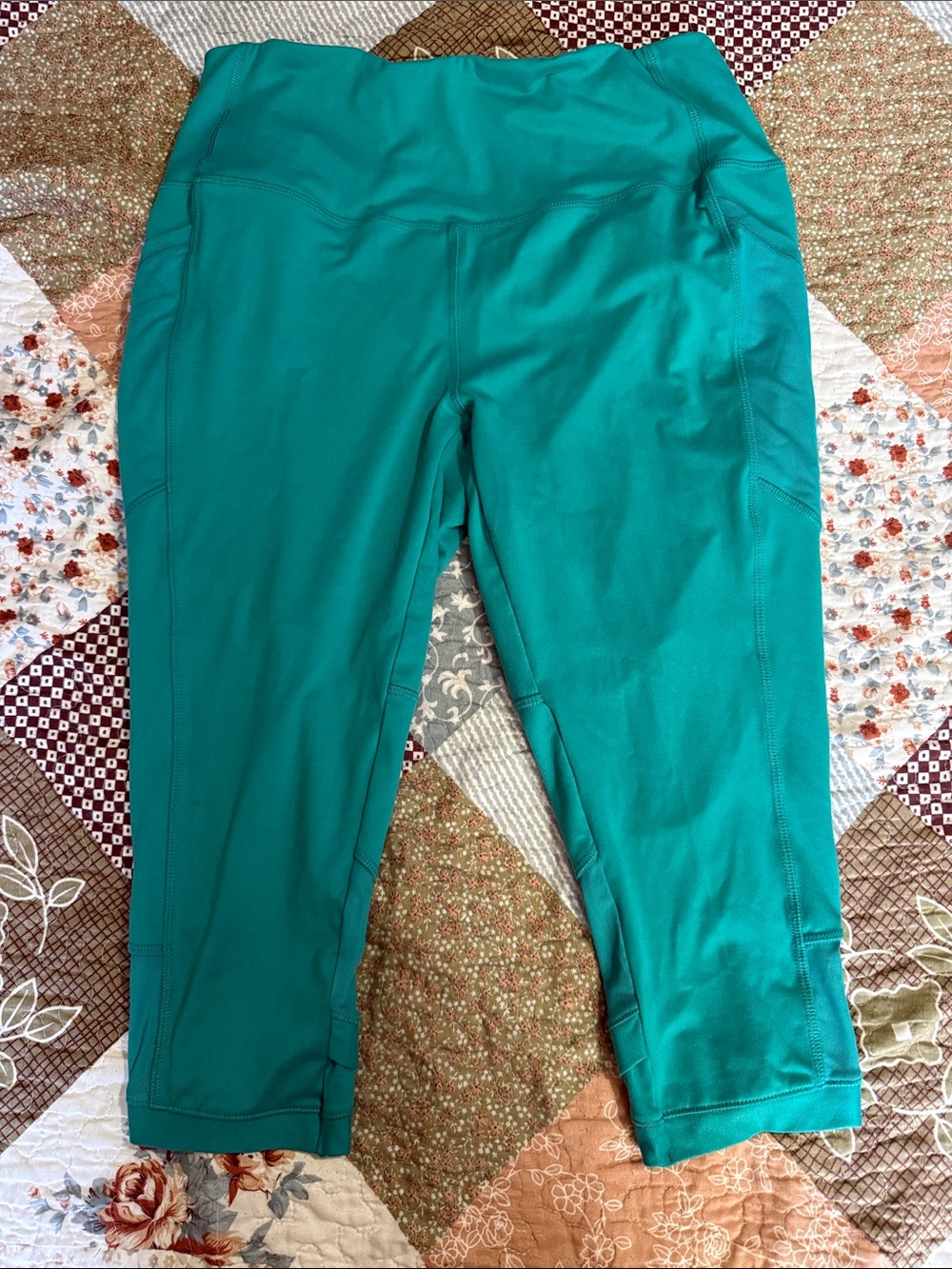 Belle Body by Kim Gravel Teal Capri Active Leggings women’s large P